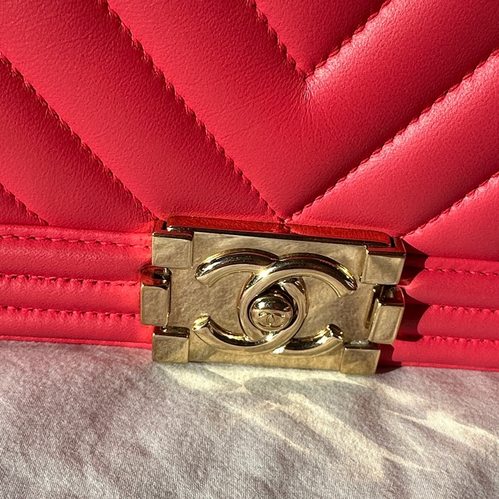Authentic Chanel Quilted Boy Flap Bag Chevron Calfskin Medium - Picture 2 of 7